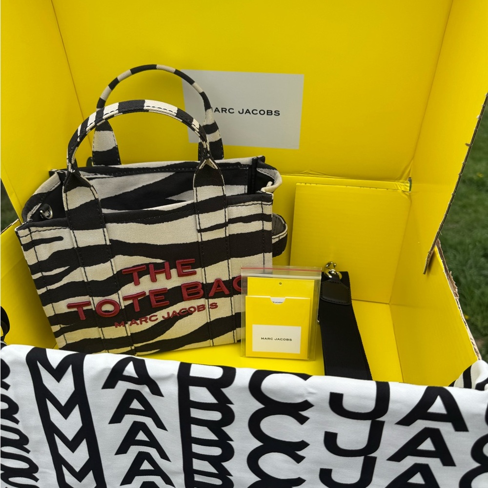 Marc Jacobs Black and White Graphic Tote